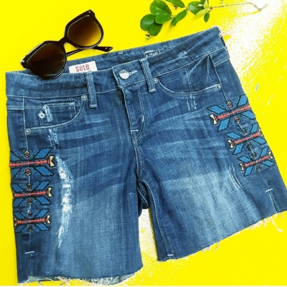 DESIGN LAB Emboidered Aztec Southeast Frayed Cutoff Denim Jean Shorts NWT - Picture 15 of 15